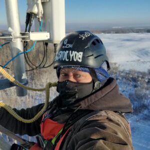 Picture of tower climber on tower during extreme cold weather.