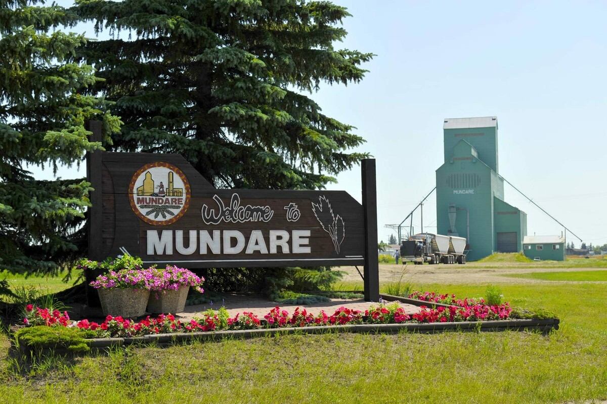 Welcome to Mundare sign with the town's grain elevator in the background