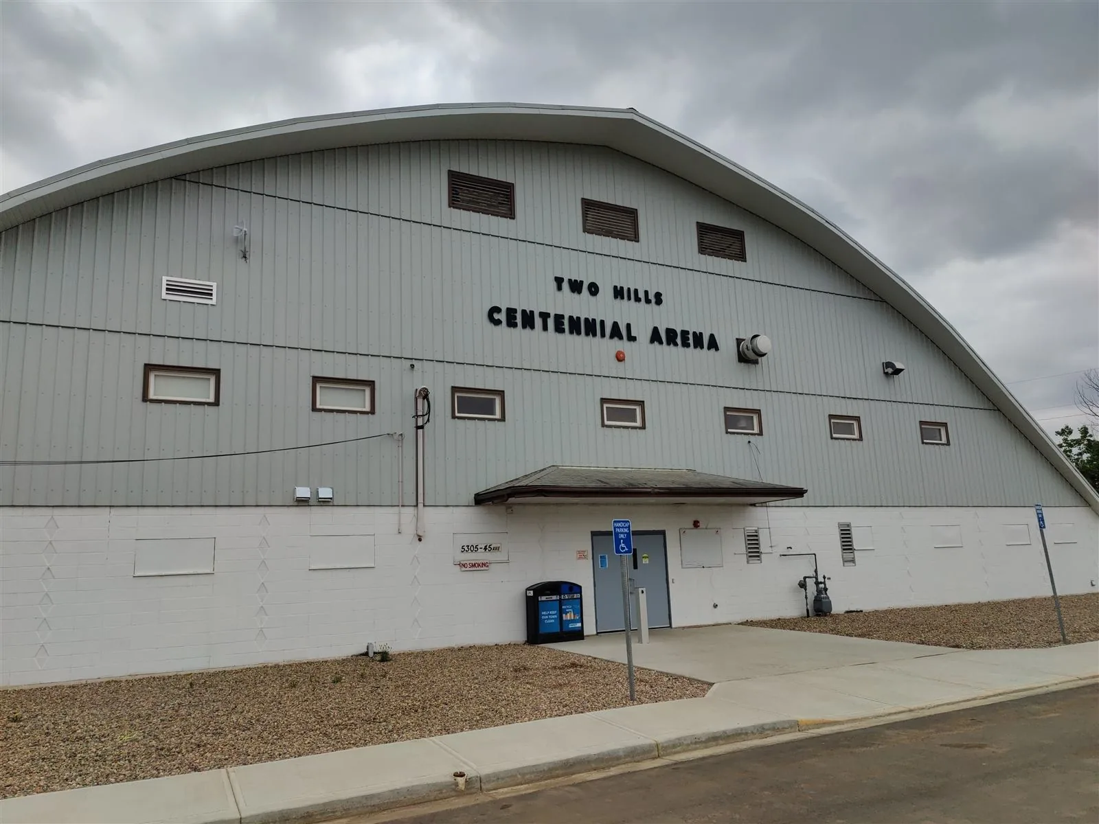 Two Hills Centennial Arena, home to a free MCSnet public wifi hotspot