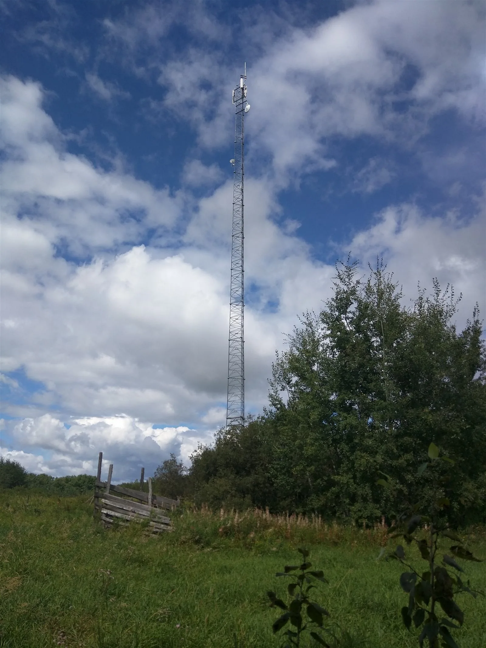 MCSnet fixed wireless tower serving the Whitefish Lake First Nation #128 (Goodfish Lake) area
